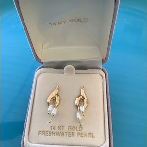14k Yellow gold pearl earrings